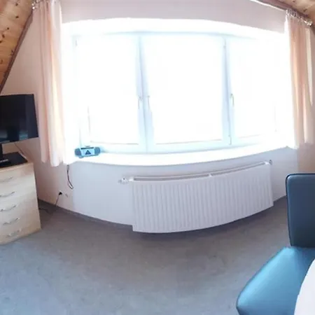 Talsperre -gaststaette Und Pension- אורחן *